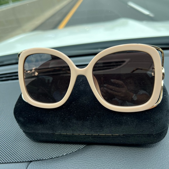 Gucci luxurious oversized sunglasses ⭐️⭐️⭐️ - Picture 10 of 14